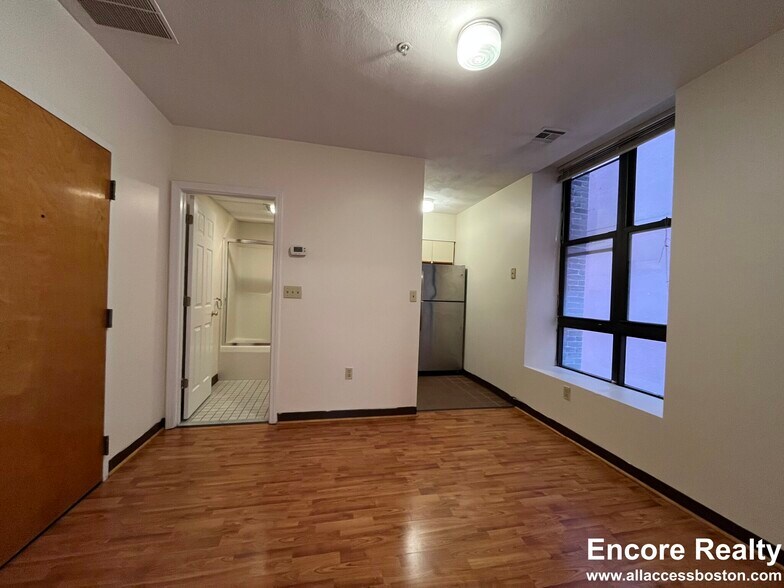 Building Photo - 11 Edinboro St