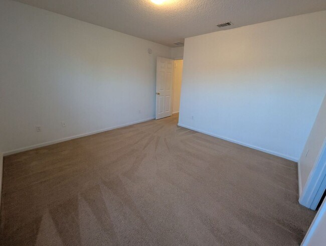 Building Photo - 546 Scrub Jay Dr