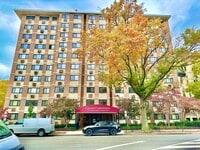 Building Photo - Spacious One Bedroom Condo In the Heart of Dupont - 17th/New Hampshire.