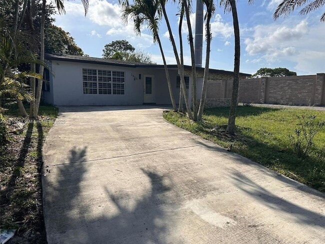 Primary Photo - 2850 N 62nd Ave