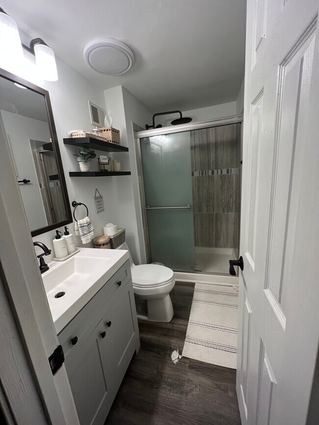 Master bath - 3345 Canton Ct