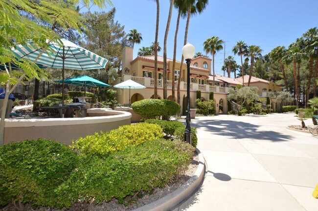 Building Photo - 270 E Flamingo Rd