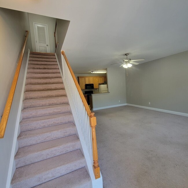 Building Photo - 72 Lakeview Estates Dr