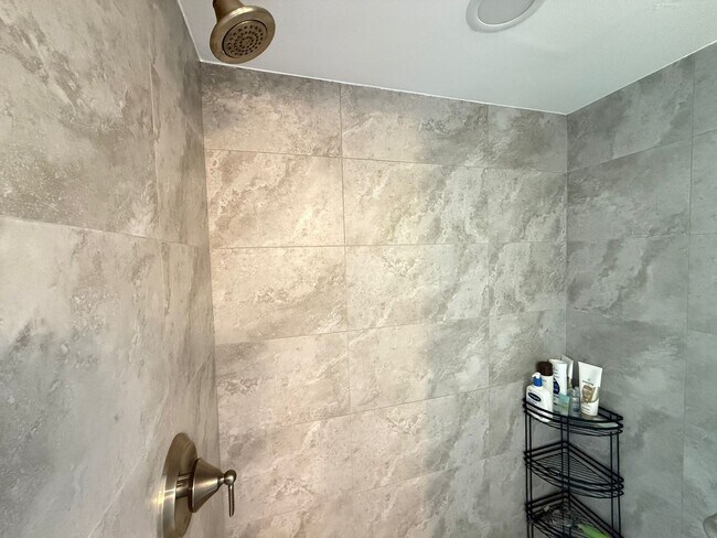 Building Photo - Luxury, furnished seasonal rental, Tequest...