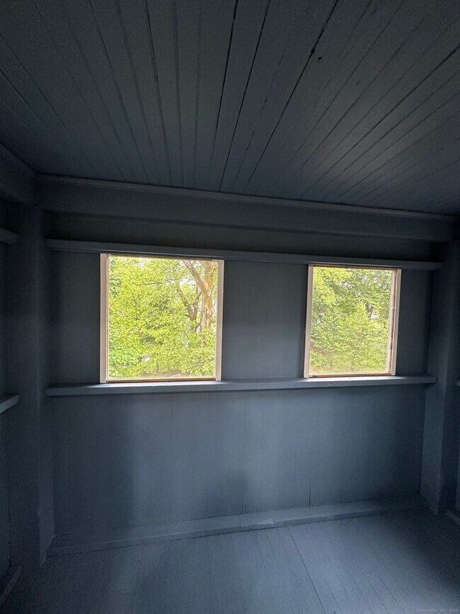 Building Photo - 483 Edgewood St