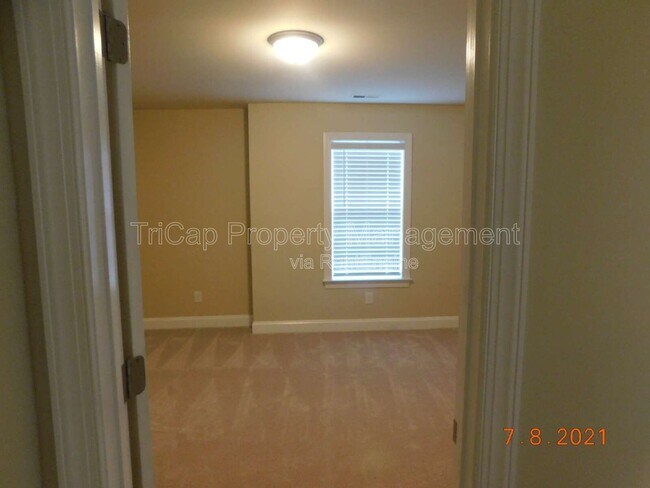 Building Photo - 8030 Upper Lake Dr