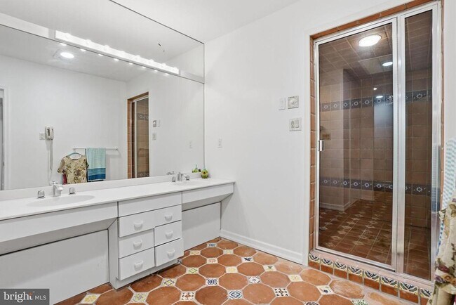 Building Photo - 244 Mathers Rd