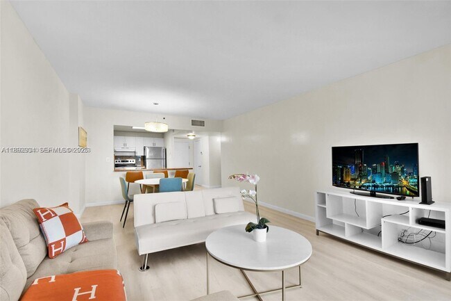 Building Photo - 2301 Collins Ave