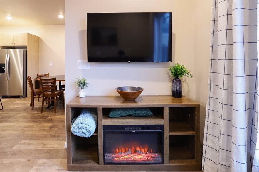 Building Photo - 717 E Elgin St