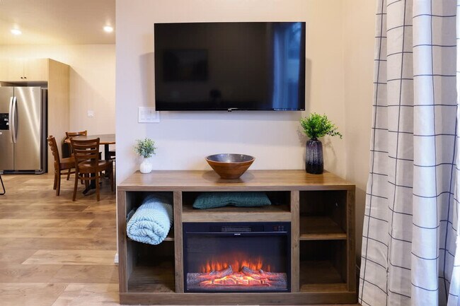 Building Photo - 609 N Kimball Ave