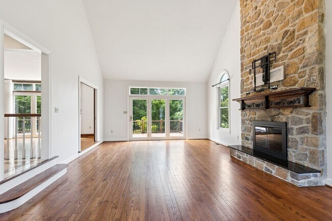 Building Photo - Spacious 5BR House in Pottstown