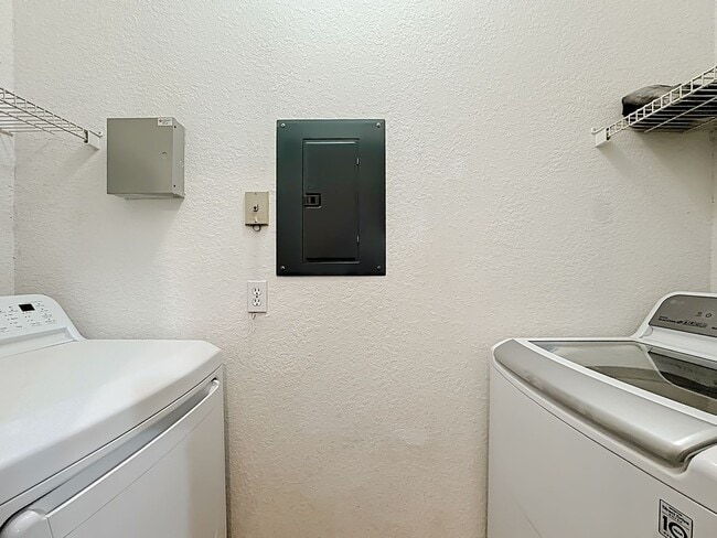 Building Photo - NEWLY RENOVATED 2-Bdrm Condo in Visconti's...