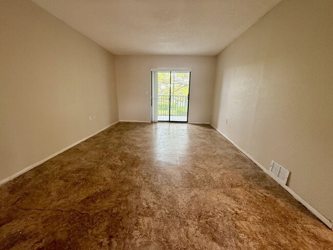 Primary Photo - 2 bed 1 bath condo in Garden Walk