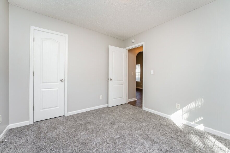 Building Photo - 10527 Crabtree Dr