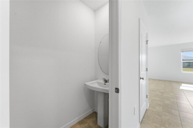 Building Photo - 5670 Nispero Wy