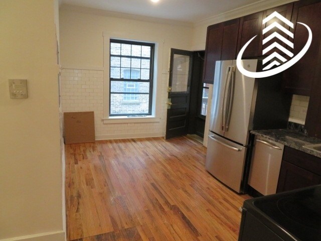 Building Photo - 845-55 W Agatite