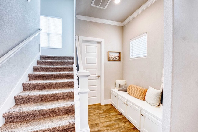 Building Photo - 909 W Eagle St