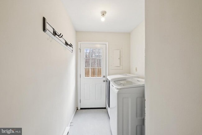 Building Photo - 4241 Stockbridge Dr