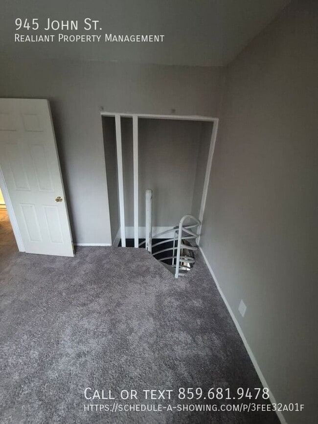 Building Photo - 945 John St