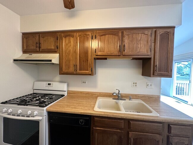 Building Photo - 2724 Weeping Willow Dr