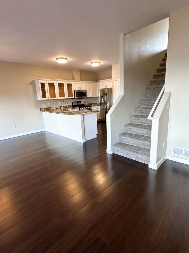 Building Photo - Beautiful Duplex, High End Finishes with LAKE FRONT VIEWS!