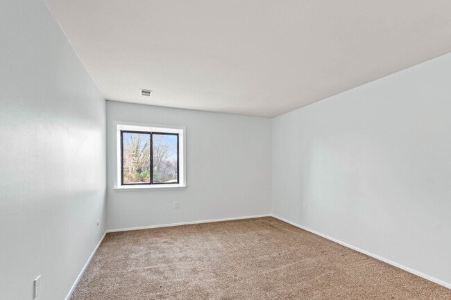 Building Photo - 66 Banner Ct