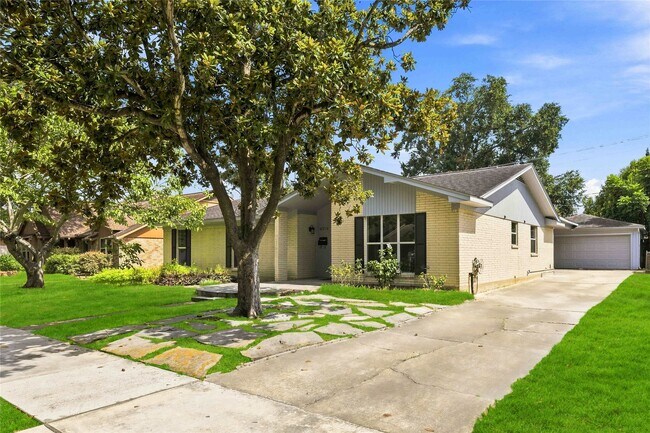 Building Photo - 6215 Queensloch Dr