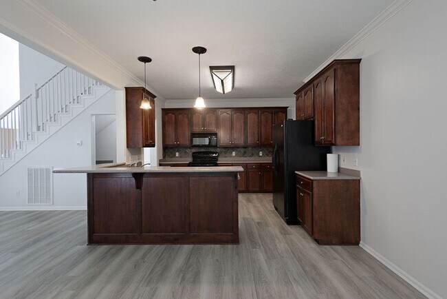 Building Photo - 100 Strathmore Ct
