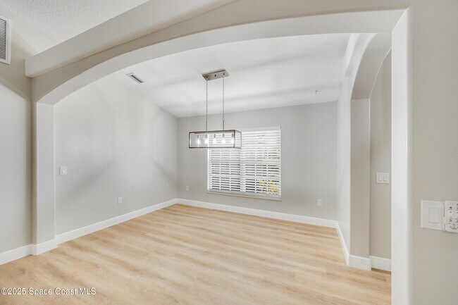Building Photo - 187 Pinta Cir