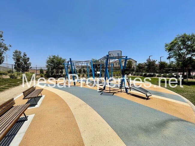 Building Photo - 3134 E La Avenida Dr