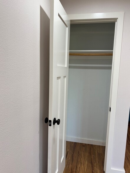 Living room coat closet - 22471 Loch Lomond Dr