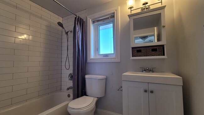 Building Photo - 120 Cotuit Ct