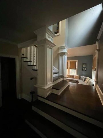 Building Photo - 517 W Thomas Ave