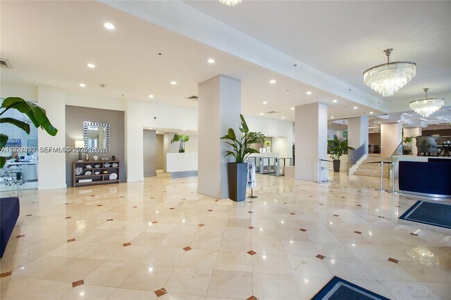 Building Photo - 100 Lincoln Rd