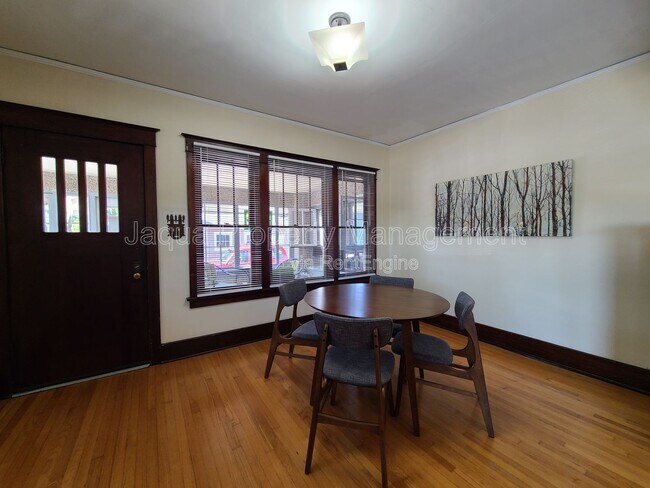 Building Photo - 811 Market St