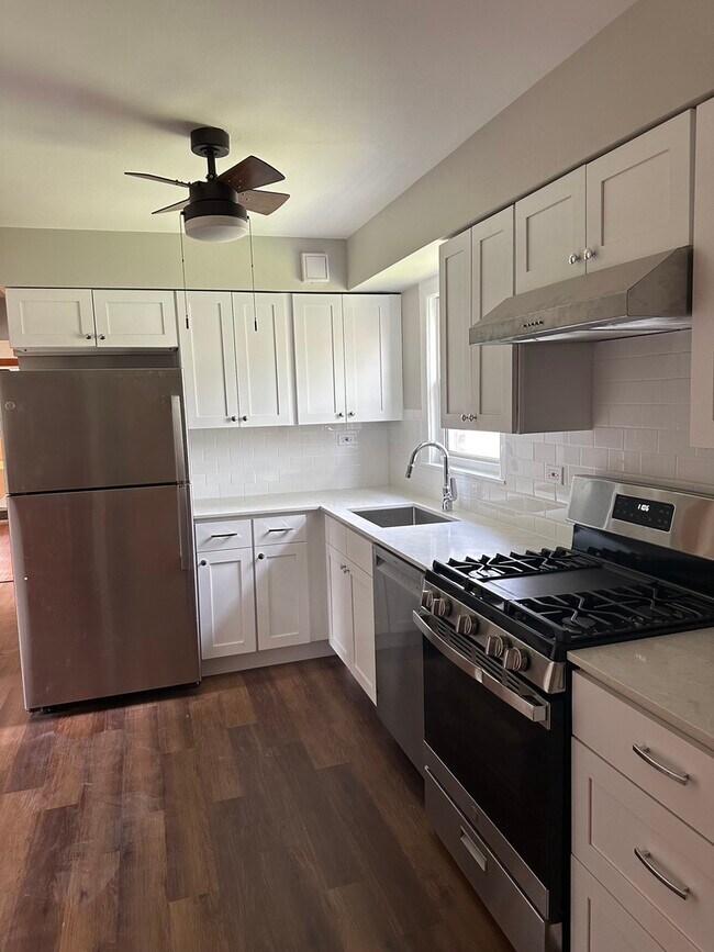 Building Photo - 8021 S Coles Ave