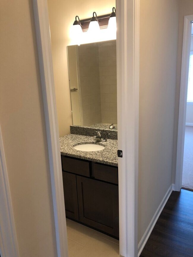 Building Photo - 8253 Promenade Cir