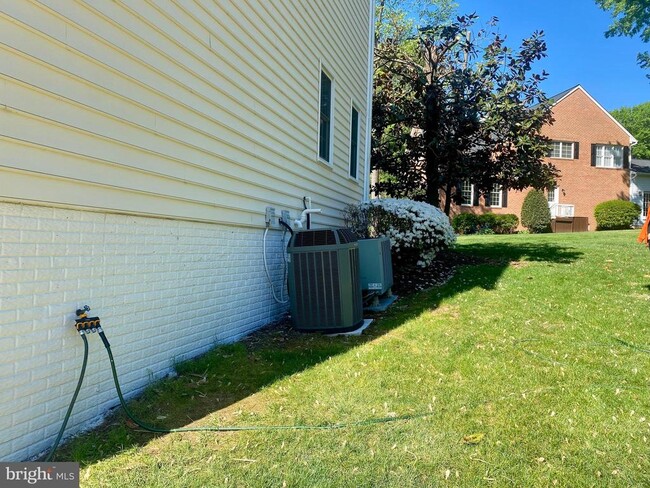 Building Photo - 7806 Birnam Wood Dr