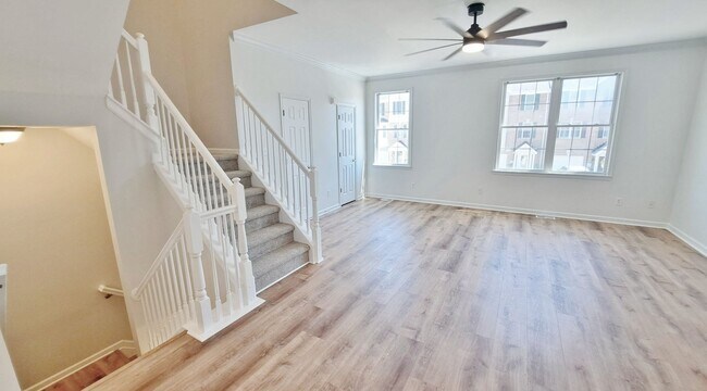 Building Photo - 3 Bed / 2 Full and 2 Half Bath Single Family Townhome