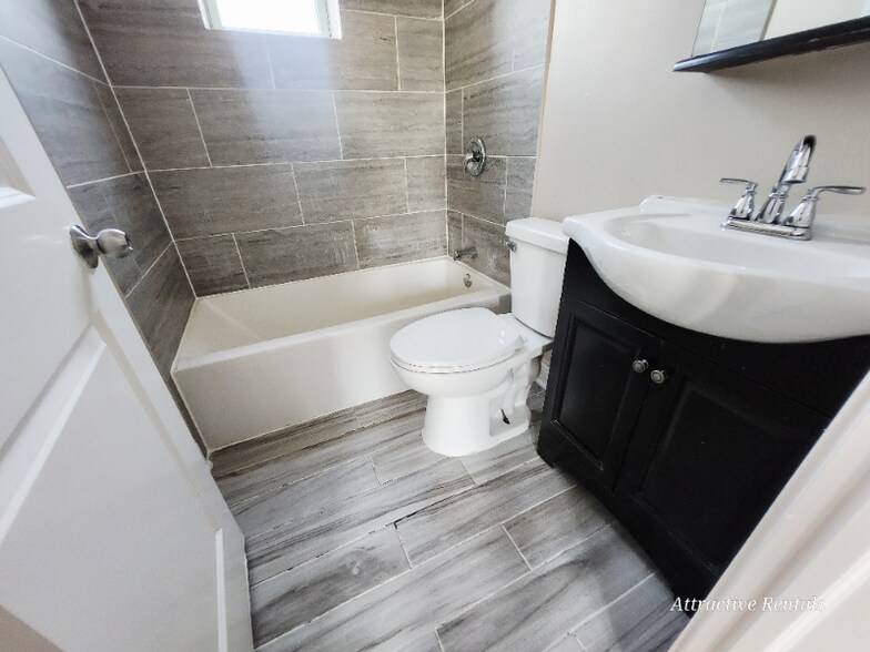 Building Photo - 6507 S Ingleside Ave