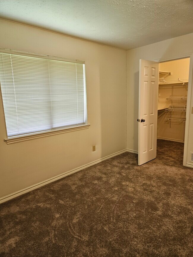 Building Photo - 3913 Davis Cir