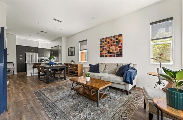 Building Photo - 215 Elm Ave