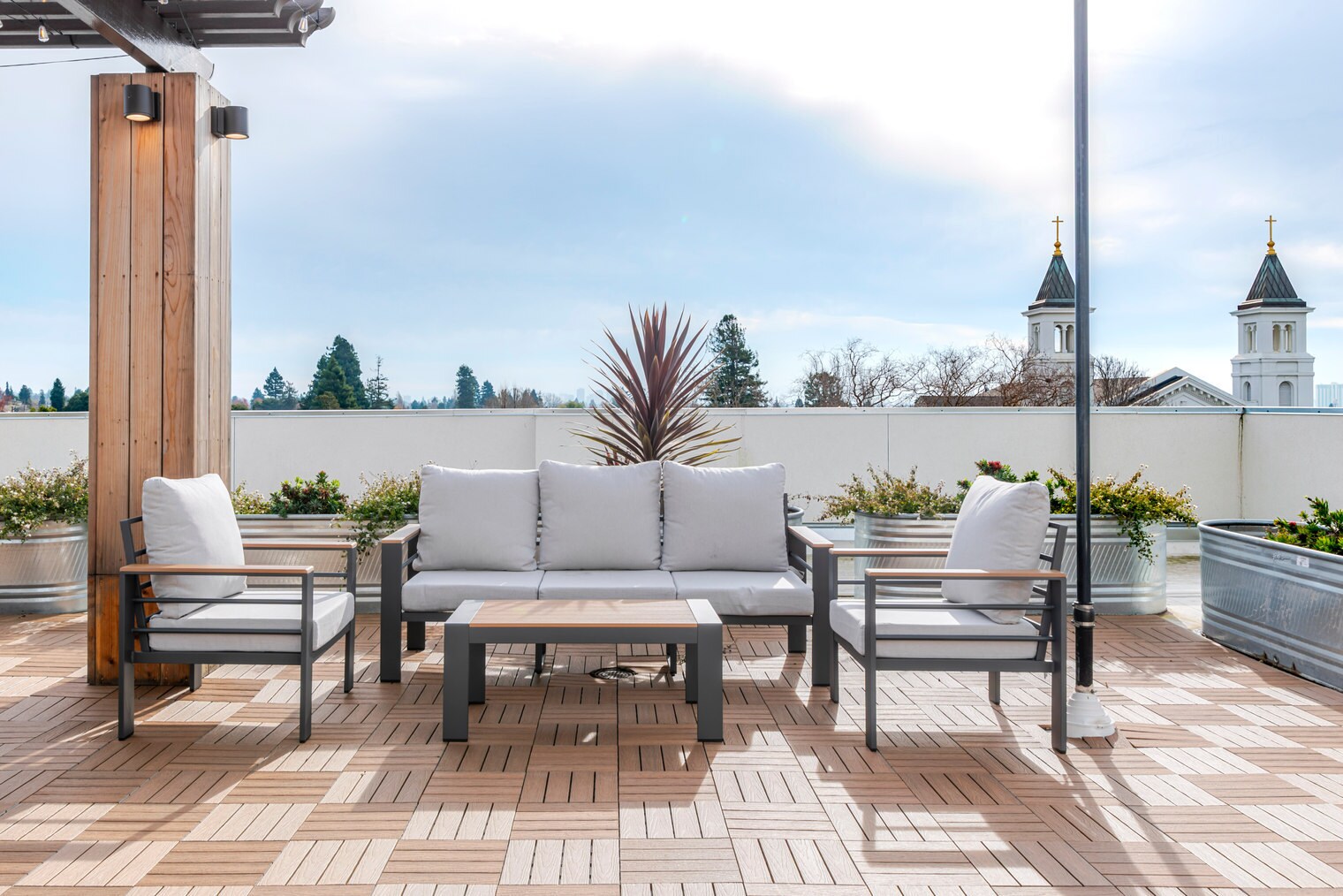 Building Photo - 1698 University Ave