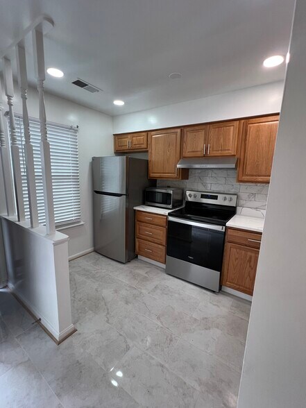 Building Photo - 2852 Lester Lee Ct