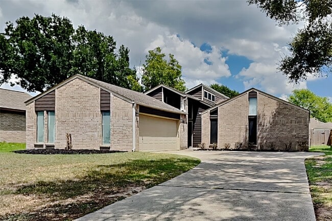 Primary Photo - 6230 Billington St