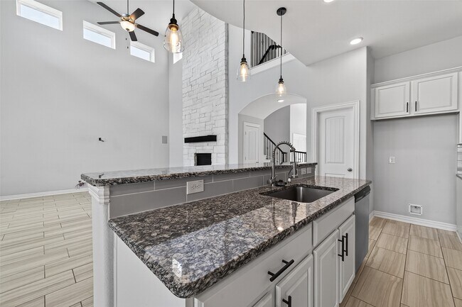 Building Photo - 16114 Sydneyann Dr