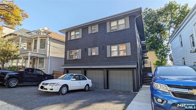 Primary Photo - 401 Undercliff Ave