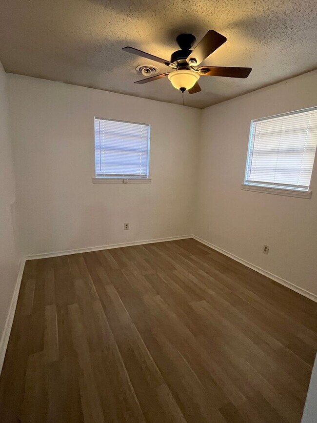 Building Photo - 1612 58th St