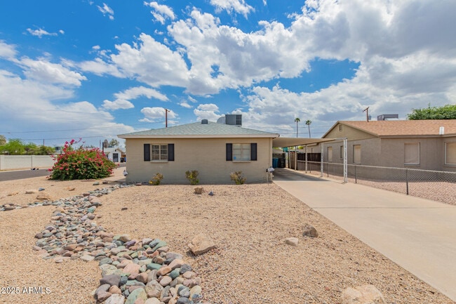 Building Photo - 4442 N 18th Ave