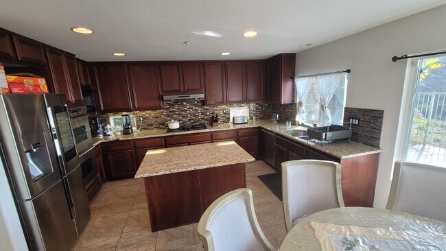 Building Photo - 2422 Pointe Pkwy